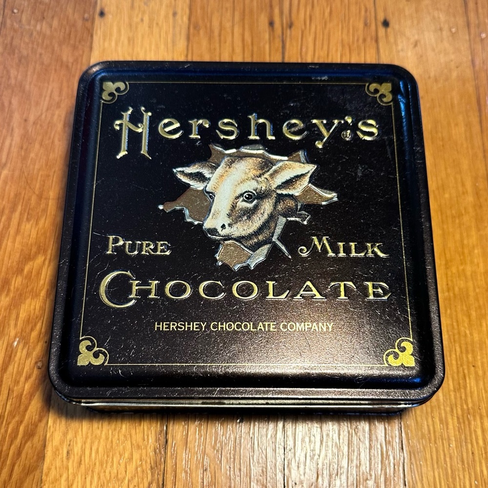 Retro Hershey's Pure Milk Chocolate Vintage Tin #6 COW w/ black background 2001